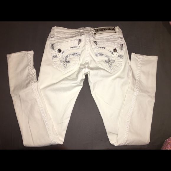 Rock Revival 
Silver accents 
Worn 
Small stains - Picture 3 of 7